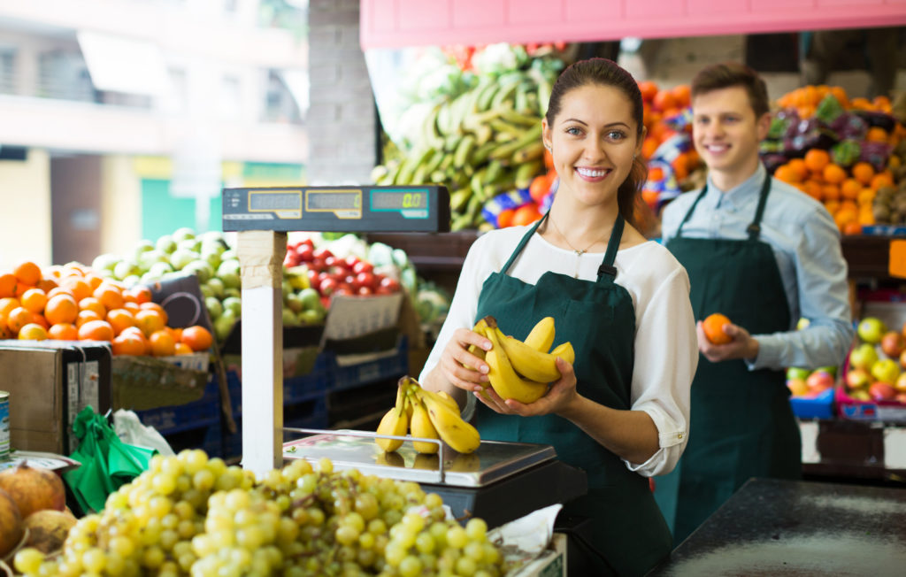 How to successfully hire and train employees for your grocery store ...